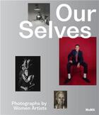 Couverture du livre « Our selves : photographs by women artists » de Marcoci Roxana aux éditions Moma