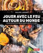 Couverture du livre « Jouer avec le feu autour du monde : Plus de 85 recettes de BBQ des quatre coins de la planète » de Philippe Lapointe aux éditions Editions Du Journal