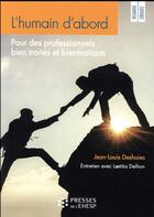 Couverture du livre « L'humain d'abord ; pour des professionnels bien traités et bientraitants » de Jean-Louis Deshaies et Laetitia Delhon aux éditions Ehesp