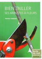 Couverture du livre « Bien tailler ses arbustes à fleurs » de Therese Tredoulat aux éditions Rustica