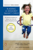 Couverture du livre « Raising a Sensory Smart Child » de Peske Nancy aux éditions Penguin Group Us