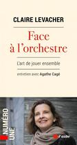 Couverture du livre « Face a l'orchestre, l'art de jouer ensemble : entretien avec Agathe Cagé » de Claire Levacher aux éditions Editions De L'aube