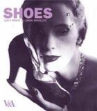 Couverture du livre « SHOES » de Linda Woolley et Lucy Pratt aux éditions Victoria And Albert Museum