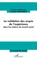 Couverture du livre « La validation des acquis de l'expérience dans les métiers du travail social » de Camille Thouvenot aux éditions L'harmattan