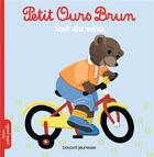 Couverture du livre « Petit Ours Brun fait du vélo » de Daniele Bour aux éditions Bayard Jeunesse