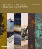 Couverture du livre « Metal patination techniques for jewelers and metalsmiths » de Runfola aux éditions Thames & Hudson