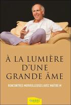 Couverture du livre « À la lumière d'une grande âme : rencontres merveilleuses avec Maître M » de  aux éditions Ambre