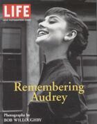 Couverture du livre « REMEBERING AUDREY - PHOTOGRAPHS BY BOB WILLOUGHBY » de Life Magazine aux éditions Little Brown Us