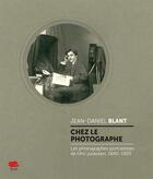 Couverture du livre « Chez le photographe. les photographes portraitistes de l'arc jurassie n, 1840-1920 » de Blant Jean-Daniel aux éditions Alphil