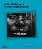 Couverture du livre « A world history of women photographers » de Luce Lebart aux éditions Thames & Hudson