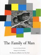 Couverture du livre « The family of man » de Edward Steichen aux éditions Moma