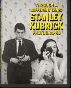 Couverture du livre « Stanley Kubrick photographs : through a different lens » de Taschen aux éditions Taschen