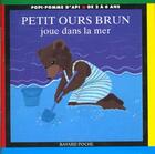 Couverture du livre « Petit Ours Brun joue dans la mer » de Daniele Bour aux éditions Bayard Jeunesse