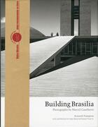 Couverture du livre « Building brasilia » de Kenneth Frampton et Marcel Gautherot aux éditions Thames & Hudson