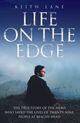 Couverture du livre « Life on the Edge - The true story of the hero who saved the lives of t » de Lane Keith aux éditions Epagine