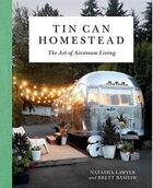 Couverture du livre « Tin can homestead ; the art of airstream living » de Natasha Lawyer et Brett Bashaw aux éditions Little Brown Usa