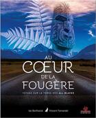 Couverture du livre « Au coeur de la fougère ; voyage sur la terre des All Blacks » de Vincent Fernandel et Ian Borthwick aux éditions Au Vent Des Iles