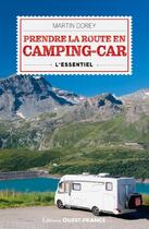Couverture du livre « Prendre la route en camping-car. l'essentiel » de Martin Dorey aux éditions Ouest France