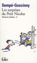 Couverture du livre « Le petit Nicolas : les histoires inédites Tome 5 ; les surprises du petit Nicolas » de Jean-Jacques Sempe et Rene Goscinny aux éditions Folio