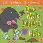 Couverture du livre « ONE MOLE DIGGING A HOLE » de Julia Donaldson et Nick Sharratt aux éditions Pan Macmillan