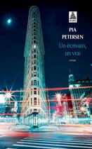 Couverture du livre « Un écrivain, un vrai » de Pia Petersen aux éditions Actes Sud