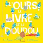 Couverture du livre « L'ours, le livre et le doudou » de Lou Peacock et Ged Adamson aux éditions Grund