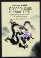 Couverture du livre « Le dragon dans le brouillard ; lettres édifiante et curieuses d'un Français en Chine » de Albert Chr aux éditions L'oeuvre