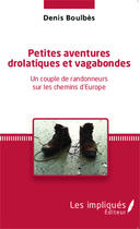 Couverture du livre « Petites aventures drôlatiques et vagabondes ; un couple de randonneurs sur les chemins d'Europe » de Denis Boulbes aux éditions Les Impliques