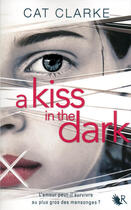 Couverture du livre « A kiss in the dark » de Cat Clarke aux éditions Robert Laffont