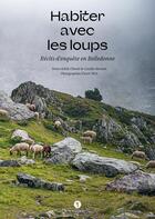 Couverture du livre « Habiter avec les loups : récits d'enquête en Belledonne » de Pierre Witt et Edith Chezel et Coralie Mounet aux éditions Libel