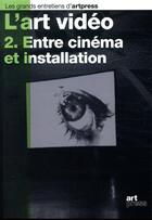 Couverture du livre « L'art vidéo t.2 ; entre cinéma et installation » de  aux éditions Art Press