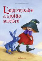 Couverture du livre « L'anniversaire de la petite sorcière » de Anu Stonher et Henrike Wilson aux éditions Seuil Jeunesse