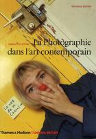 Couverture du livre « La photographie dans l'art contemporain » de Charlotte Cotton aux éditions Thames And Hudson