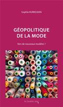 Couverture du livre « Geopolitique de la mode - vers de nouveaux modeles ? » de Sophie Kurkdjian aux éditions Le Cavalier Bleu