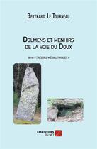 Couverture du livre « Dolmens et menhirs de la voie du doux » de Bertrand Le Tourneau aux éditions Editions Du Net