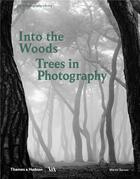 Couverture du livre « Into the woods trees in photography » de Barnes Martin aux éditions Thames & Hudson