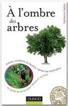 Couverture du livre « À l'ombre des arbres ; un guide de terrain pour découvrir la forêt ; arbres et arbustes, sachez les reconnaître » de Catherine Vadon aux éditions Dunod