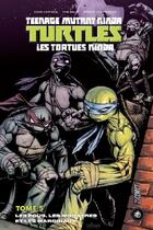 Couverture du livre « Les Tortues Ninja - TMNT Tome 5 : les fous, les monstres et les marginaux » de Kevin Eastman et Tom Waltz et Mateus Santolouco aux éditions Hicomics