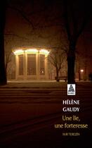 Couverture du livre « Une île, une forteresse ; sur Terezín » de Helene Gaudy aux éditions Actes Sud