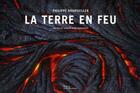 Couverture du livre « La terre en feu » de Jacques-Marie Bardintzeff et Philippe Bourseiller aux éditions La Martiniere