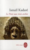 Couverture du livre « Le pont aux trois arches » de Ismail Kadare aux éditions Le Livre De Poche