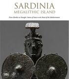Couverture du livre « Sardinia : megalithic island ; from Menhirs to Nuraghi ; stories of stone in the heart of the Mediterranean » de Tina Oldknow et William Warnus aux éditions Skira