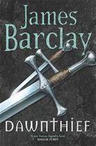 Couverture du livre « Chronicles of the raven t.1 ; dawnthief » de James Barclay aux éditions Victor Gollancz