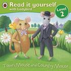 Couverture du livre « Read it yourself ; level 2 ; town mouse and country mouse » de  aux éditions Ladybird