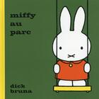 Couverture du livre « Miffy au parc » de Dick Bruna aux éditions Castelmore