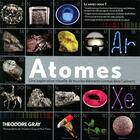 Couverture du livre « Les atomes ; une exploration visuelle de tous les éléments connus dans l'univers » de Theodore Gray aux éditions Place Des Victoires
