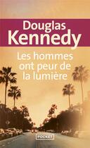 Couverture du livre « Les hommes ont peur de la lumière » de Douglas Kennedy aux éditions Pocket