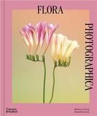 Couverture du livre « Flora photographica : masterworks of contemporary flower photography » de William A. Ewing et Danae Panchaud aux éditions Thames & Hudson
