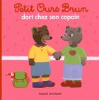 Couverture du livre « Petit Ours Brun dort chez un copain » de Marie Aubinais et Daniele Bour aux éditions Bayard Jeunesse