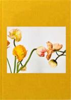 Couverture du livre « Michel Comte : garden of beauty ; combining worlds with flowers » de Michel Comte aux éditions Steidl
